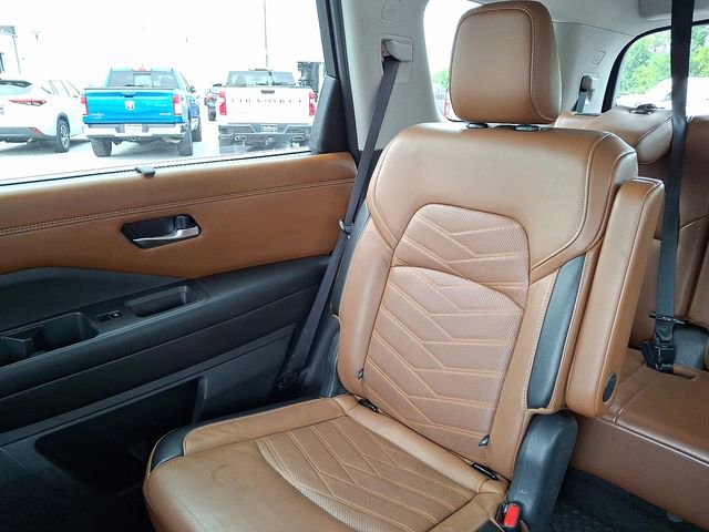 Used 2022 Nissan Pathfinder Platinum image 19