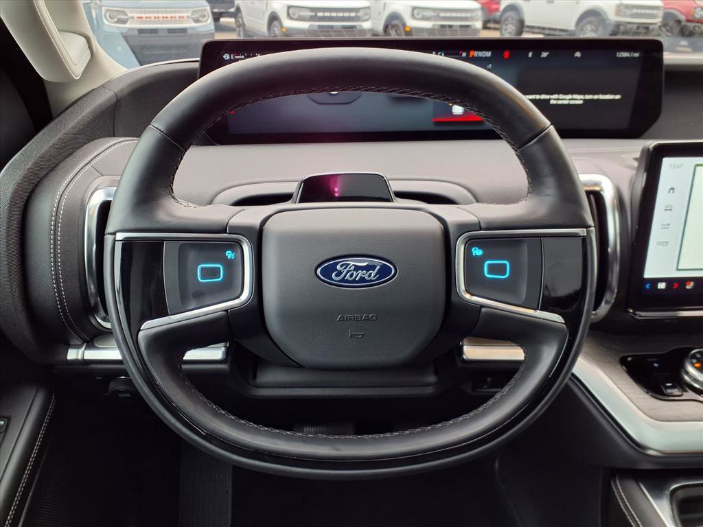 Certified 2025 Ford Expedition Platinum w/ Driver's Package image 17