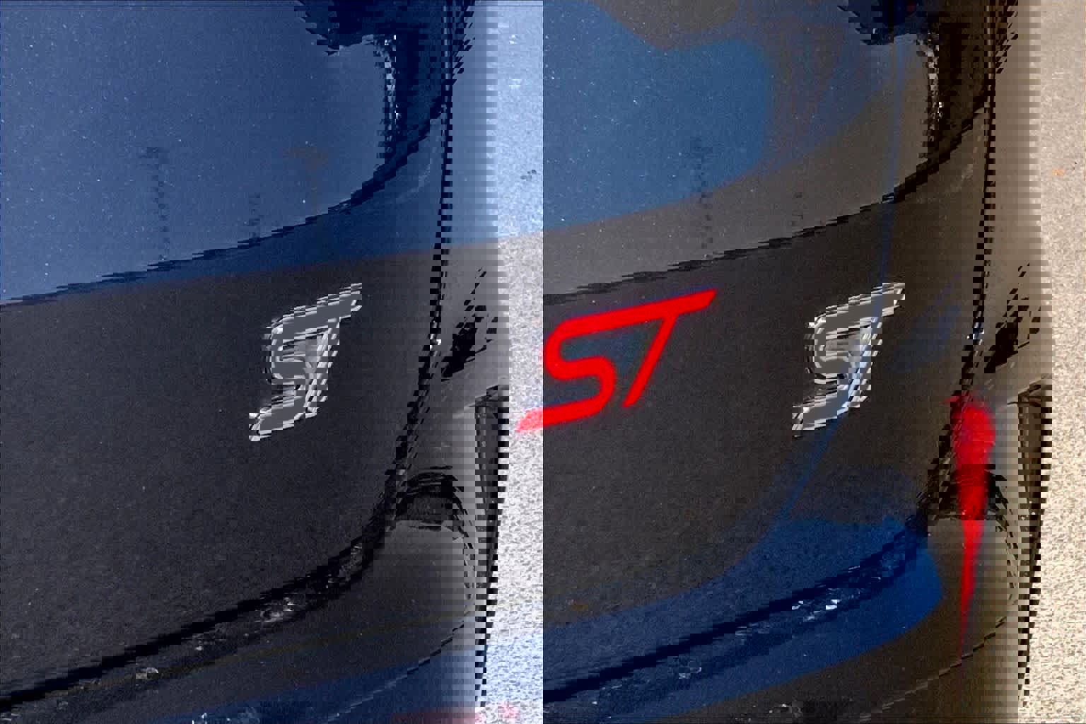 Certified 2020 Ford Edge ST w/ Cold Weather Package image 11