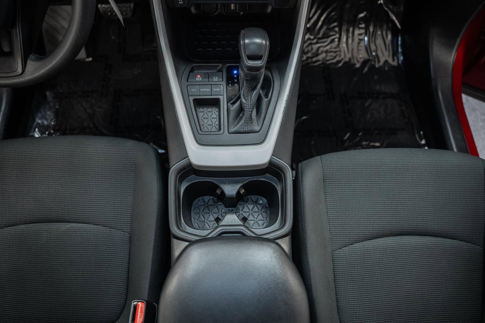 Used 2021 Toyota RAV4 LE image 30