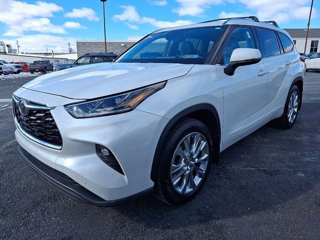 Used 2022 Toyota Highlander Limited w/ Protection Package #3 (TMS) image 3