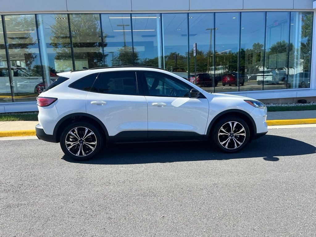Certified 2022 Ford Escape SEL w/ SEL Stealth AWD Package image 10
