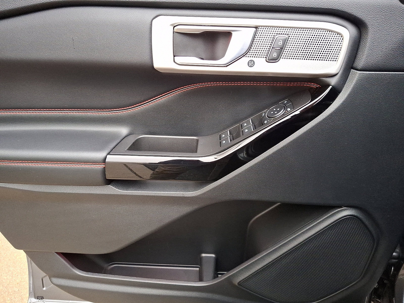 Certified 2022 Ford Explorer ST-Line w/ Class IV Trailer Tow Package image 15