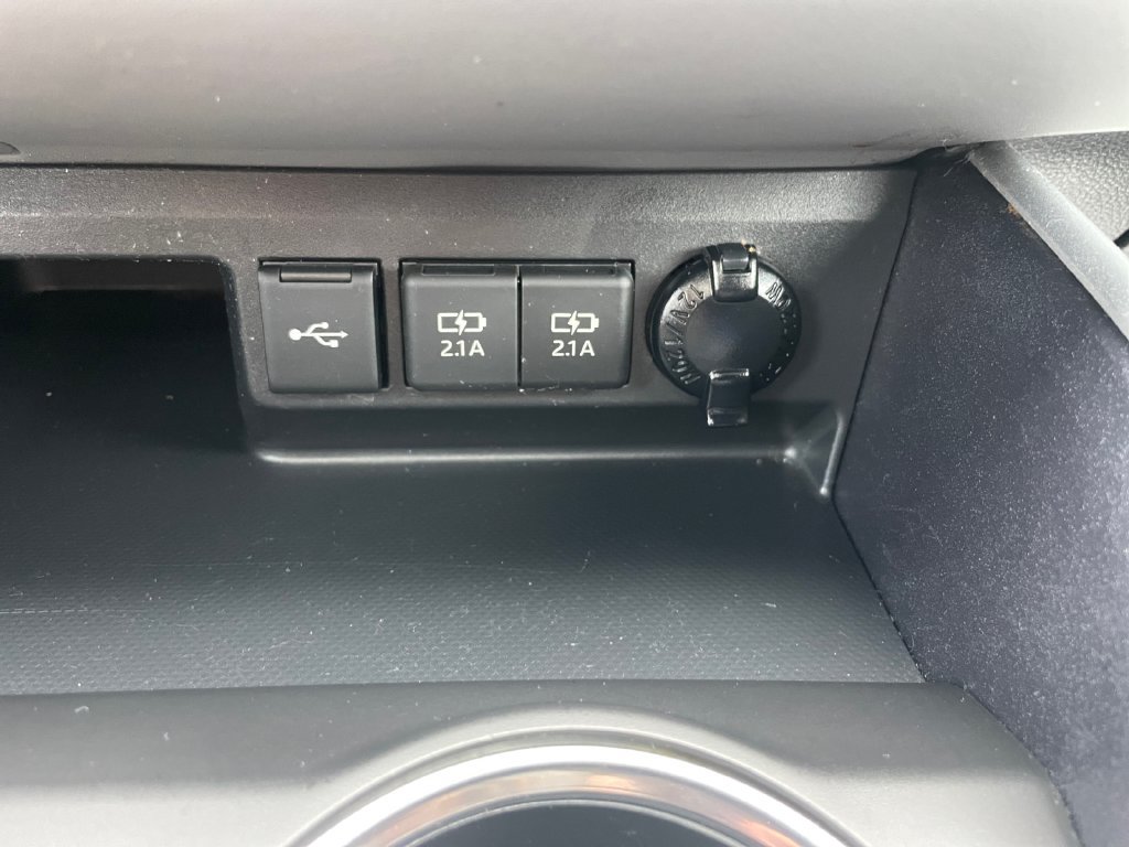 Used 2021 Toyota Highlander XLE AWD/4WD image 42