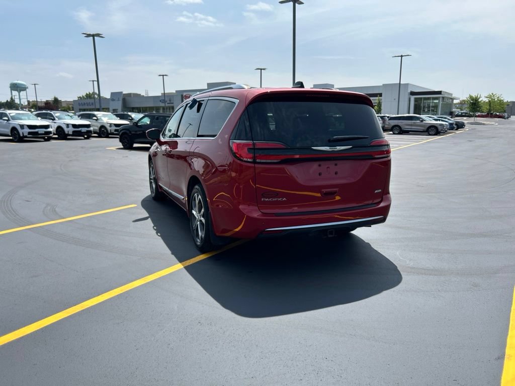 Used 2024 Chrysler Pacifica Pinnacle w/ Trailer Tow Group AWD/4WD image 9