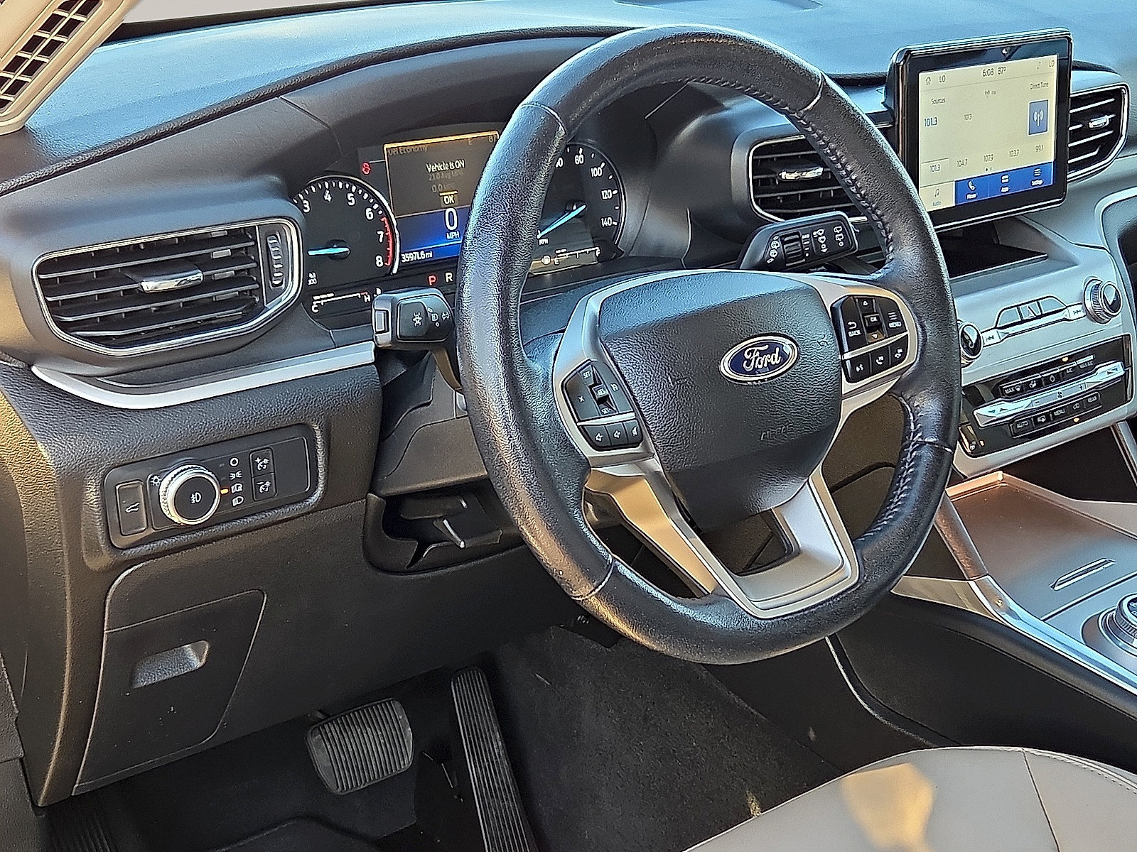 Certified 2022 Ford Explorer XLT w/ Equipment Group 202A AWD/4WD image 15