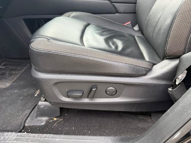 Used 2025 Nissan Pathfinder SL AWD/4WD image 13