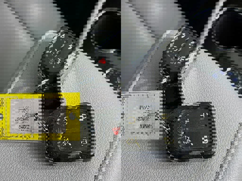 Used 2023 GMC Acadia SLT w/ Preferred Package image 24