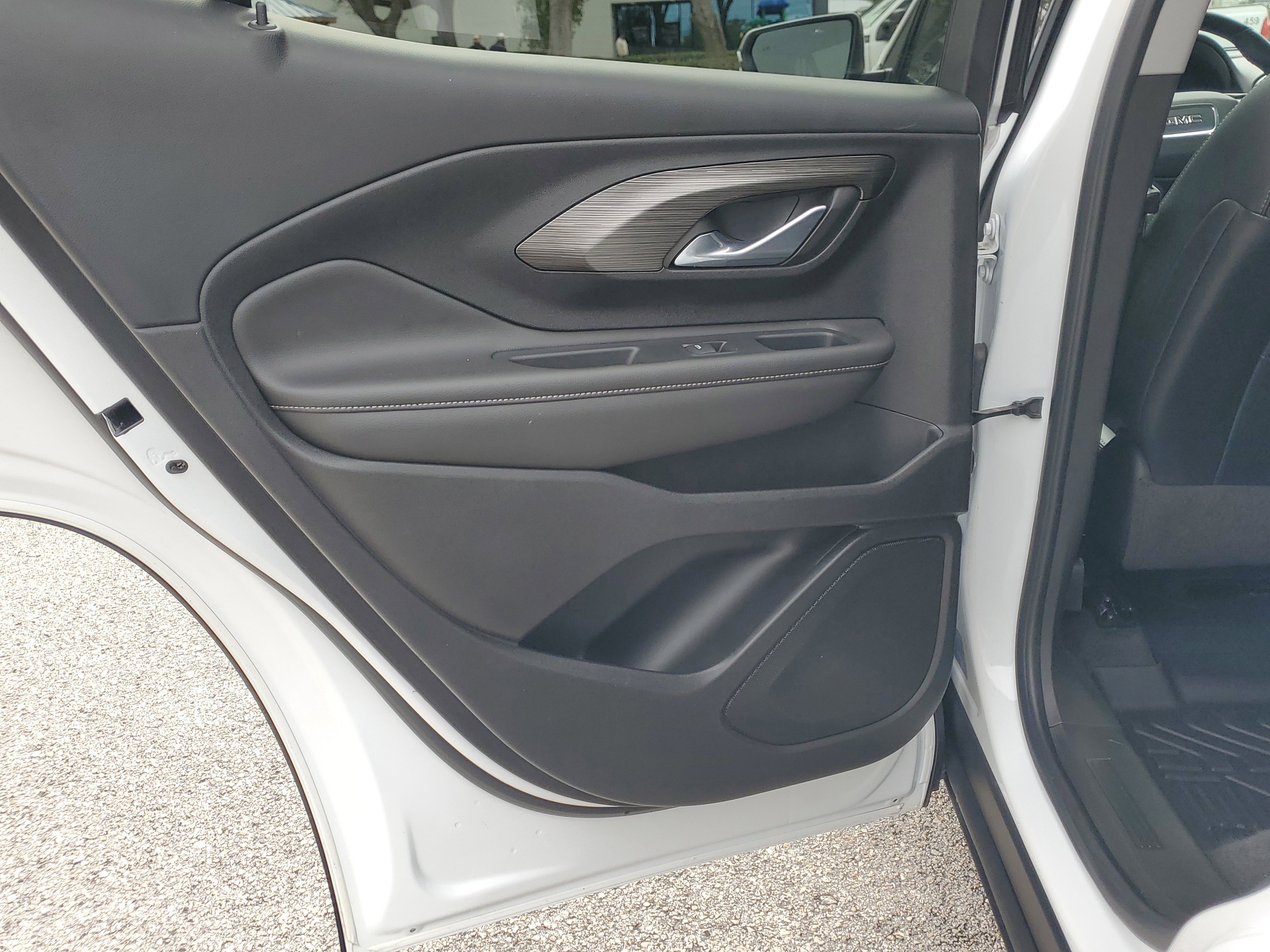 Used 2023 GMC Terrain SLT w/ Tech Package image 12