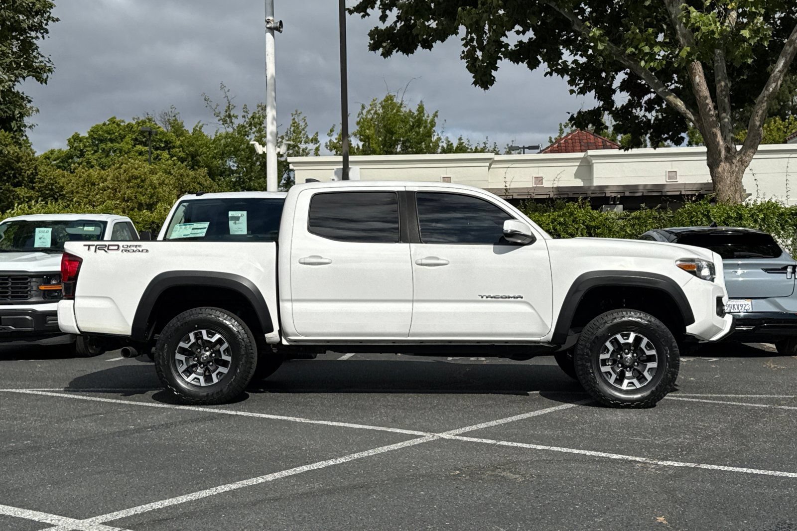 Used 2019 Toyota Tacoma TRD Off-Road w/ Technology Package RWD image 3