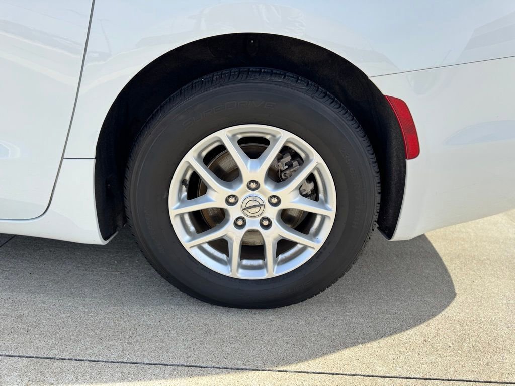 Used 2023 Chrysler Pacifica Touring-L image 9