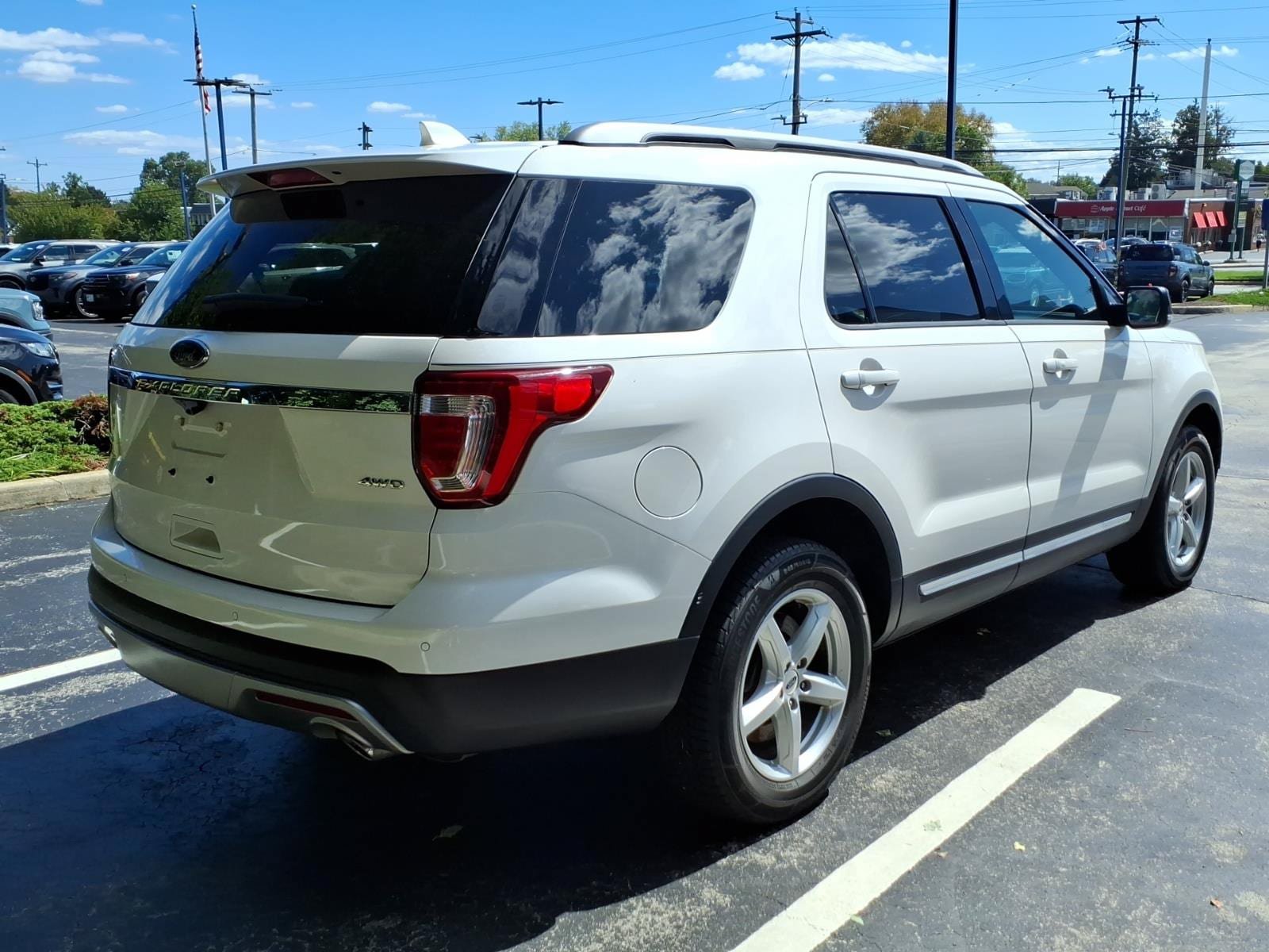 Certified 2017 Ford Explorer XLT w/ Equipment Group 202A AWD/4WD image 4