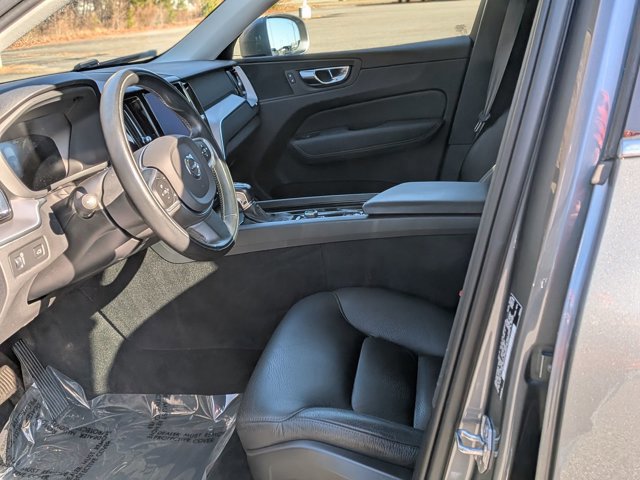 Used 2020 Volvo XC60 T5 Momentum w/ Protection Package Premier image 15