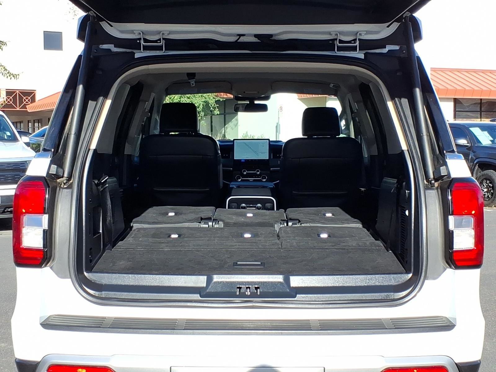 Certified 2024 Ford Expedition XLT image 10