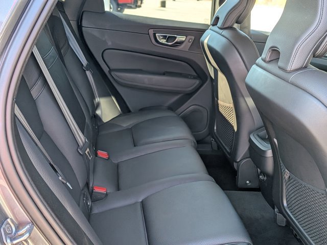 Used 2020 Volvo XC60 T5 Momentum w/ Protection Package Premier image 35