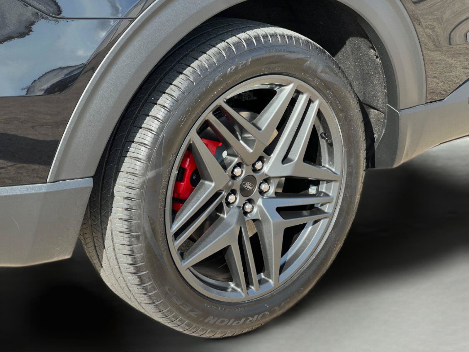 Certified 2026 Ford Explorer ST-Line w/ ST-Line Street Pack RWD image 35