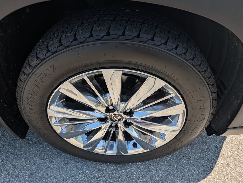 Used 2024 Toyota Grand Highlander AWD image 34
