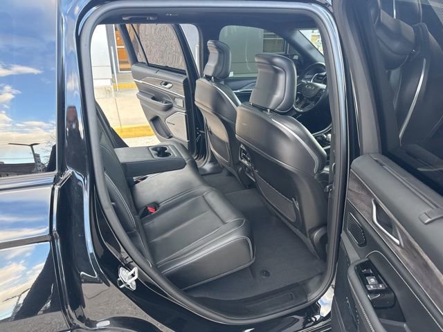 Used 2022 Jeep Grand Cherokee Overland w/ Luxury Tech Group IV image 32