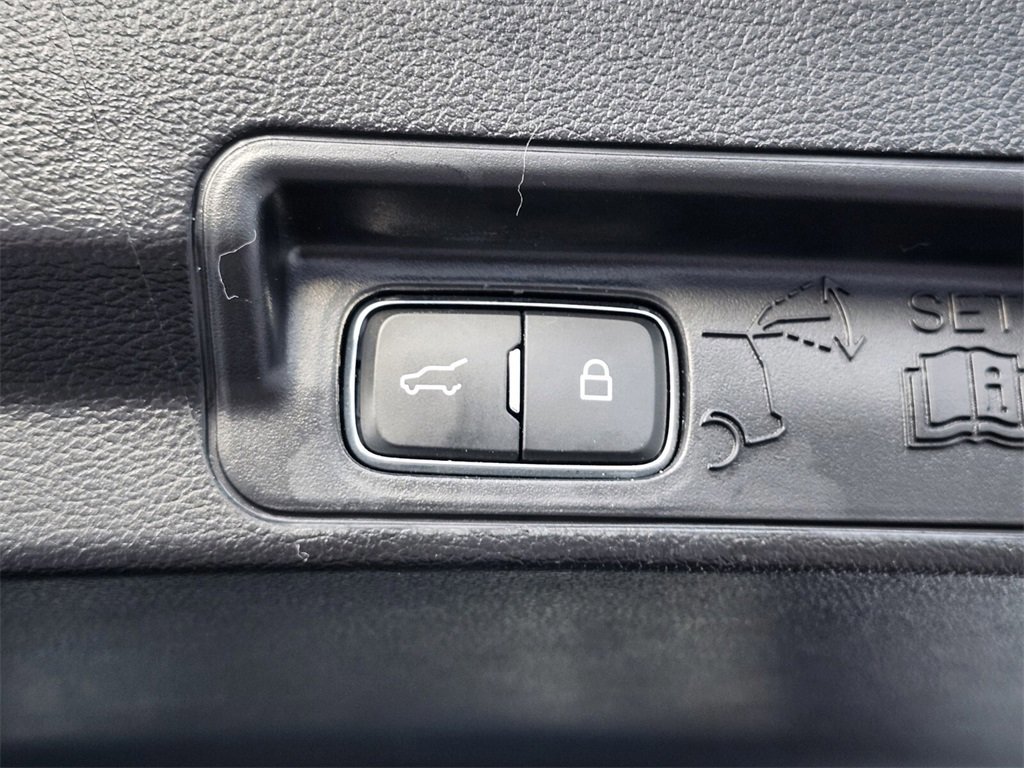 Certified 2022 Ford Explorer XLT w/ Equipment Group 202A image 34