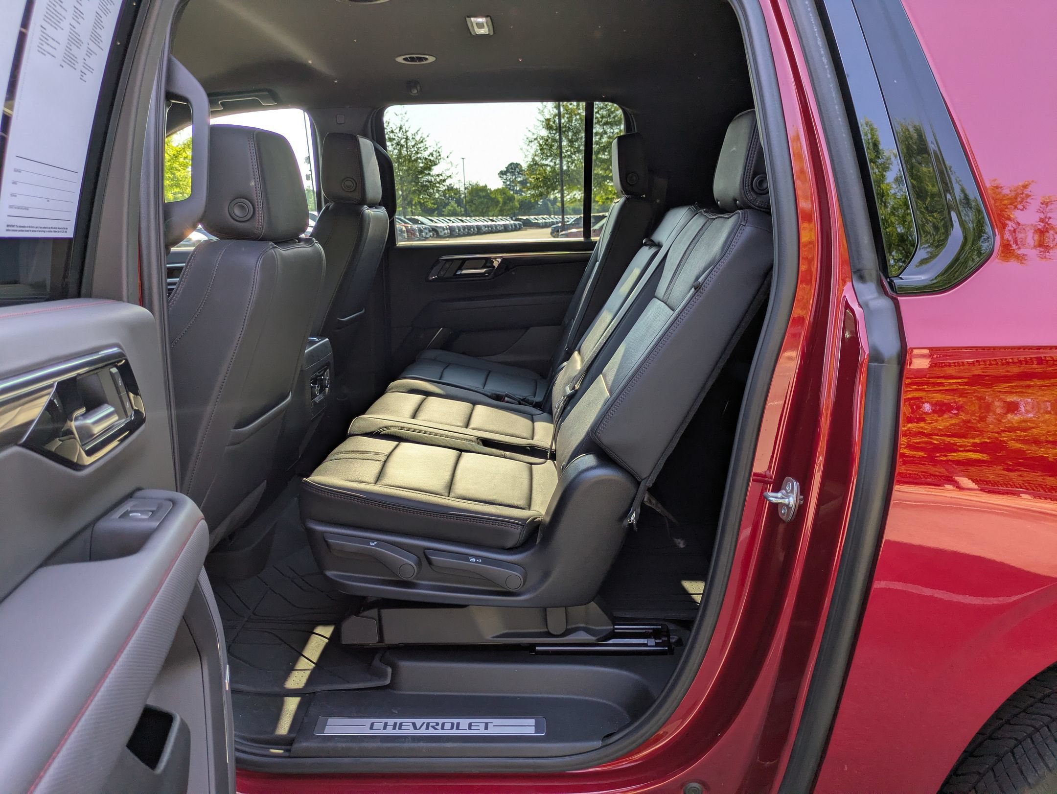 Used 2025 Chevrolet Suburban RST w/ Comfort Package AWD/4WD image 27
