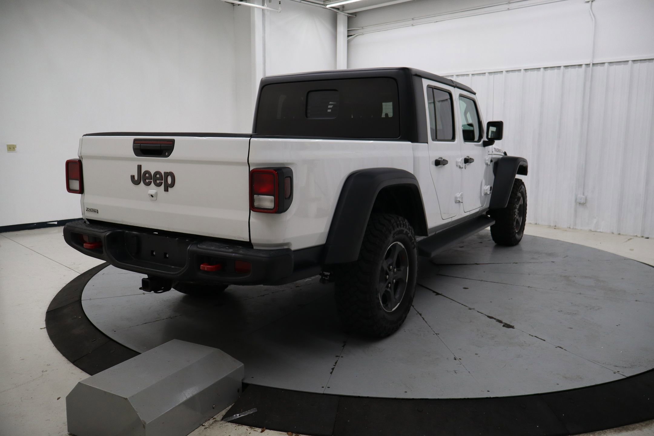 Used 2022 Jeep Gladiator Rubicon w/ Trailer Tow Package AWD/4WD image 3