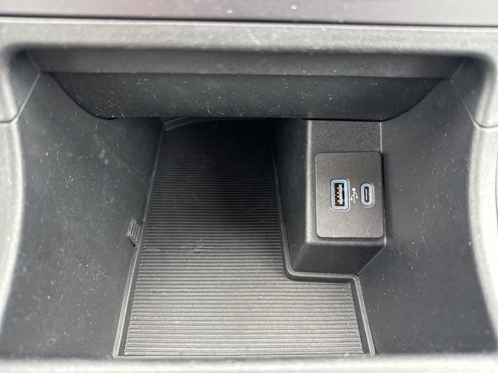 Certified 2021 Ford Edge SE image 15