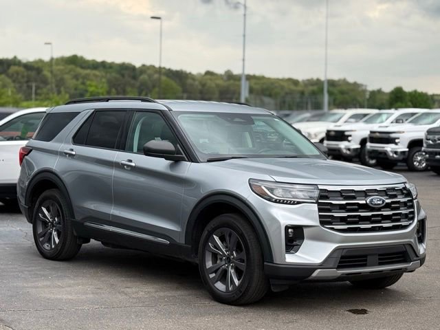 Certified 2025 Ford Explorer Active w/ Active Comfort Package AWD/4WD image 39