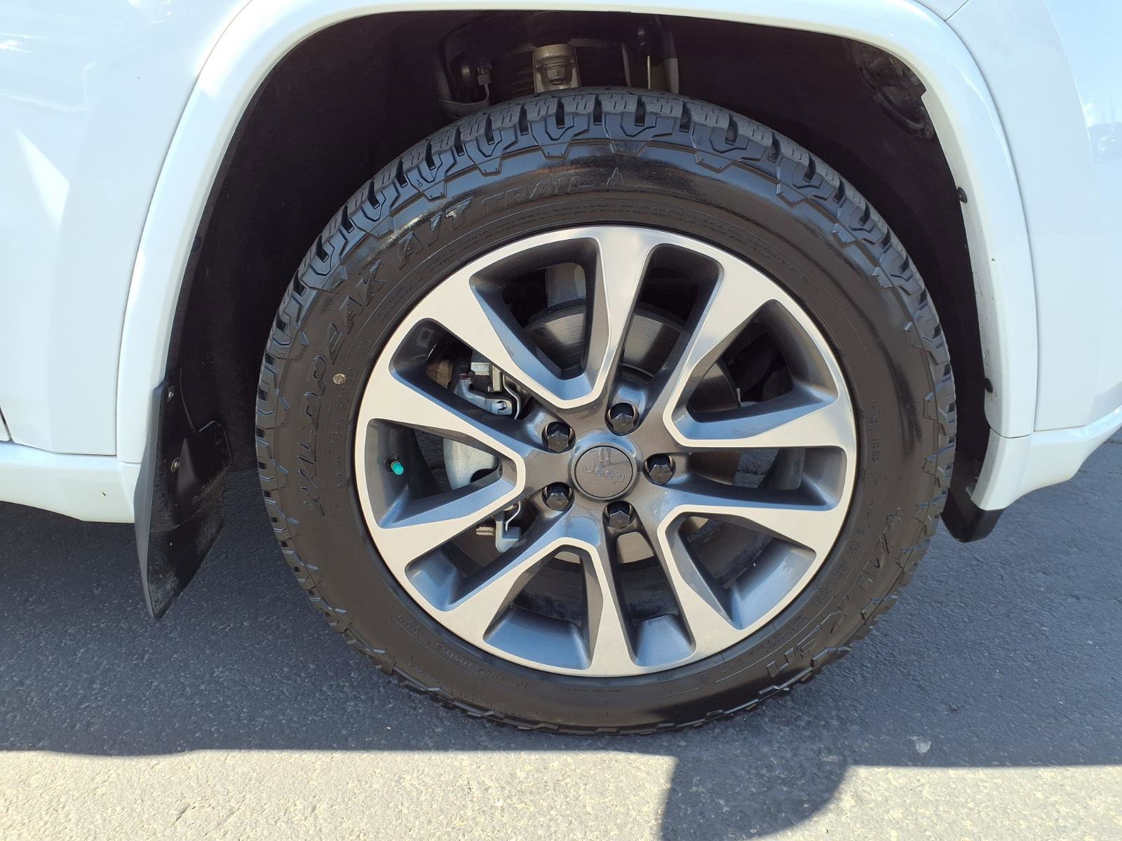 Used 2018 Jeep Grand Cherokee Overland AWD/4WD image 9