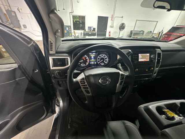 Used 2018 Nissan Titan SV AWD/4WD image 15