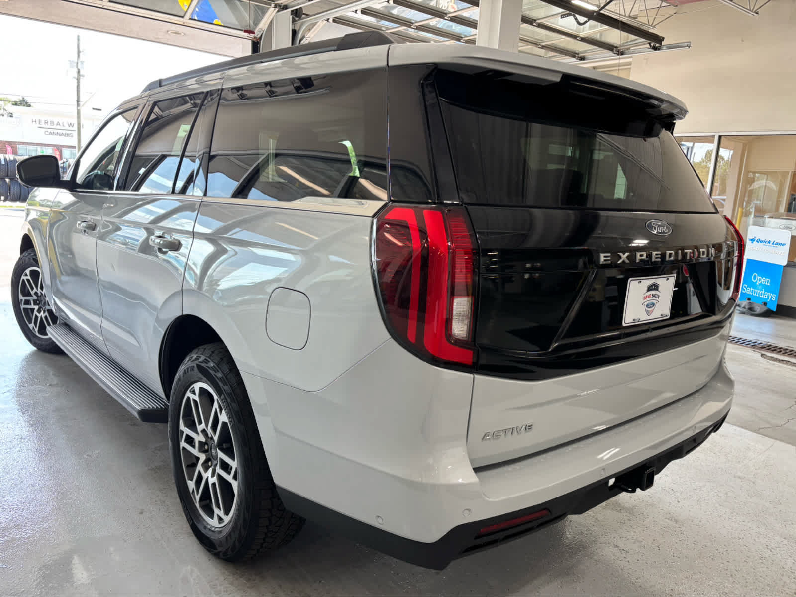 Certified 2025 Ford Expedition Active AWD/4WD image 6