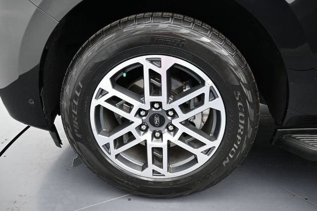 Certified 2025 Ford Expedition Active AWD/4WD image 10
