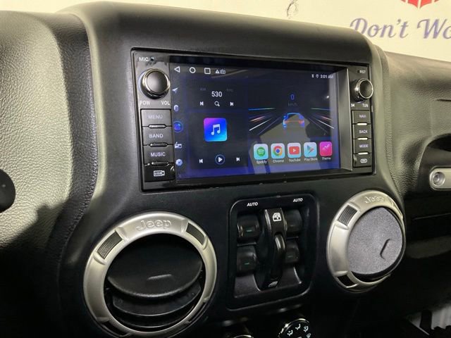 Used 2018 Jeep Wrangler Unlimited Sahara w/ Connectivity Group image 21