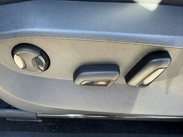 Used 2024 Volkswagen Tiguan SE R-Line image 11