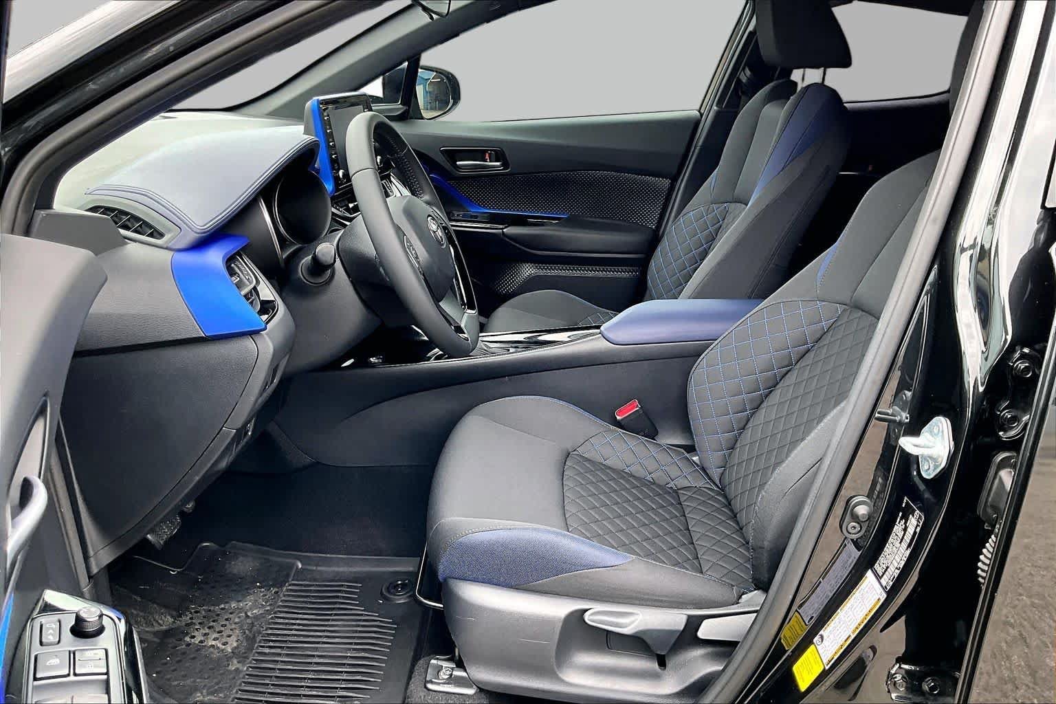 Used 2022 Toyota C-HR XLE FWD image 10