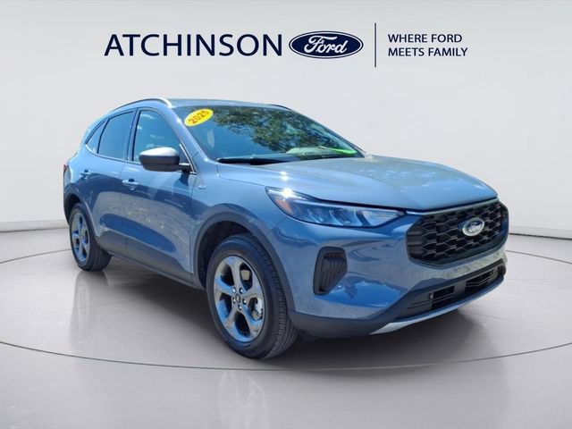 Certified 2025 Ford Escape ST-Line w/ Cold Weather Package AWD/4WD image 3