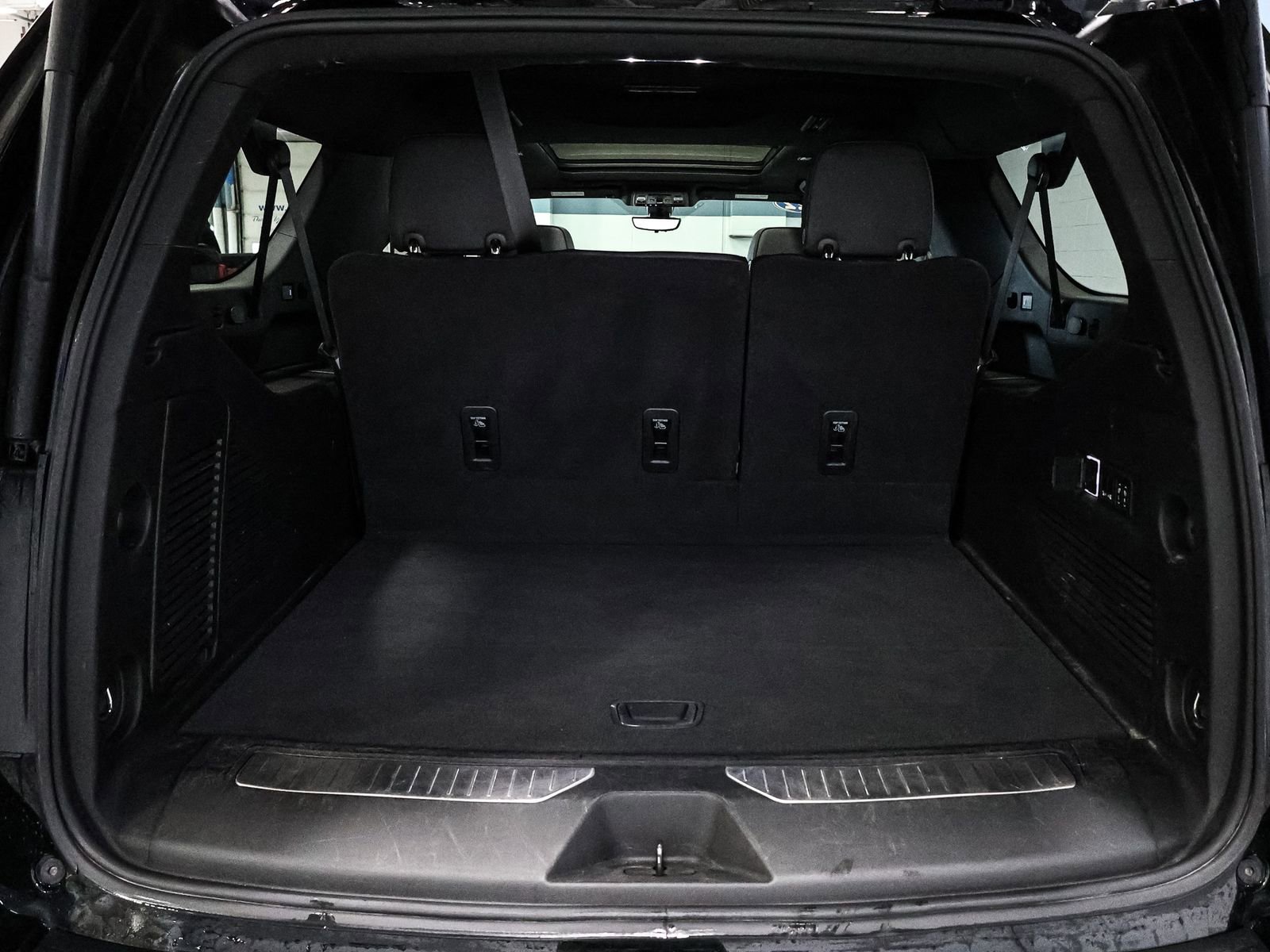 Used 2022 Chevrolet Suburban High Country AWD/4WD image 17