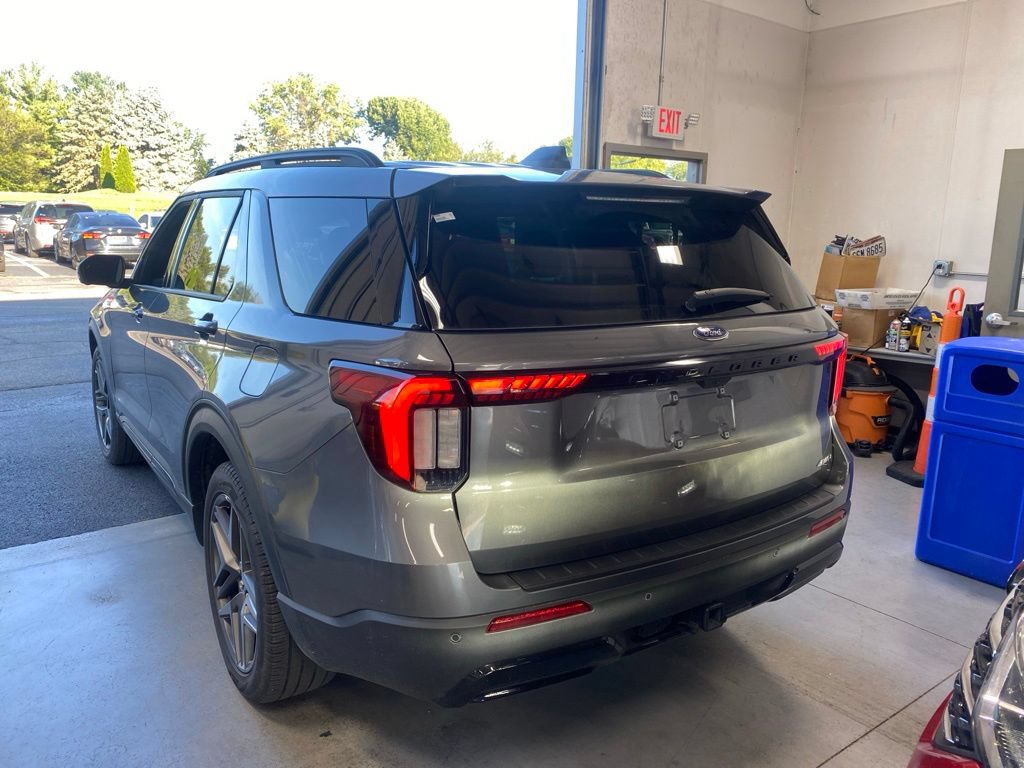 Certified 2025 Ford Explorer ST-Line w/ ST-Line Street Pack AWD/4WD image 3