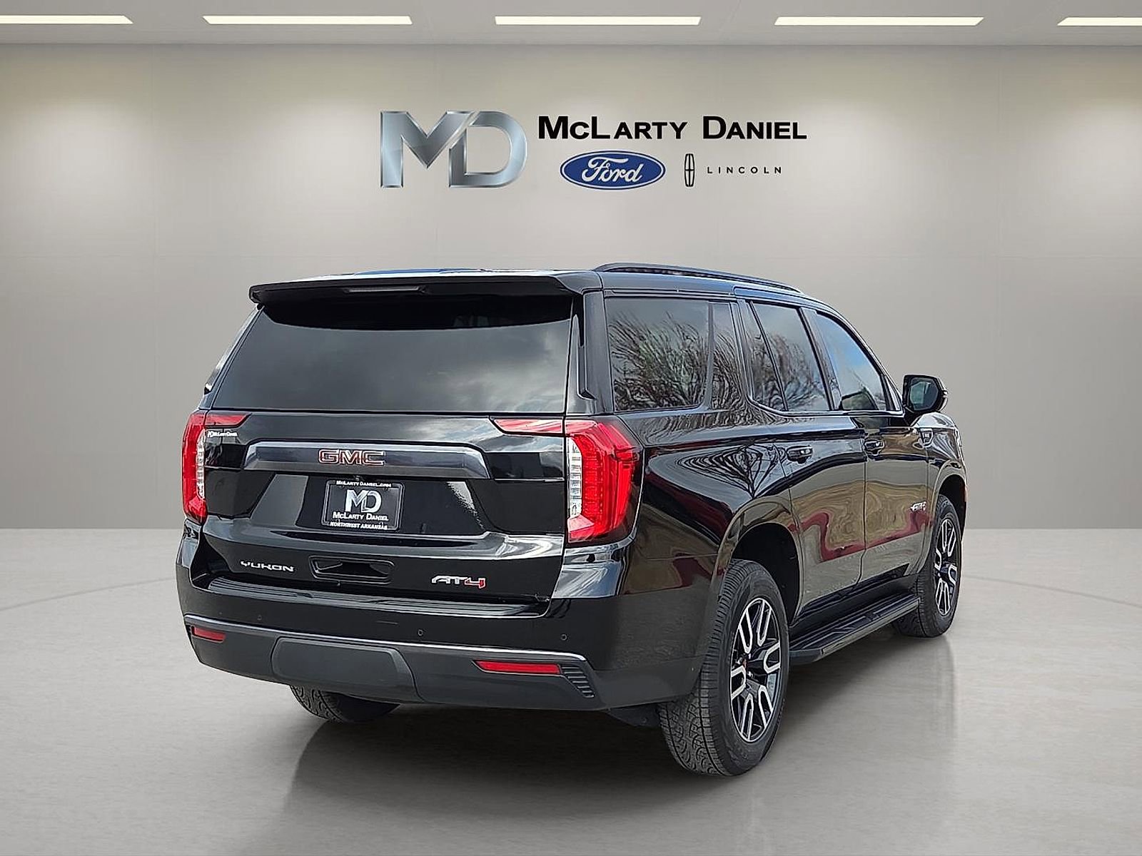 Used 2023 GMC Yukon AT4 image 5