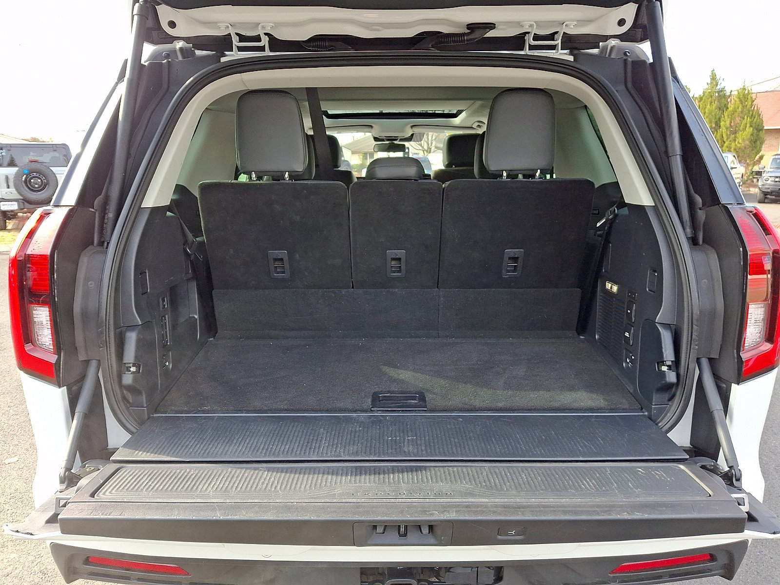Certified 2025 Ford Expedition Active AWD/4WD image 31