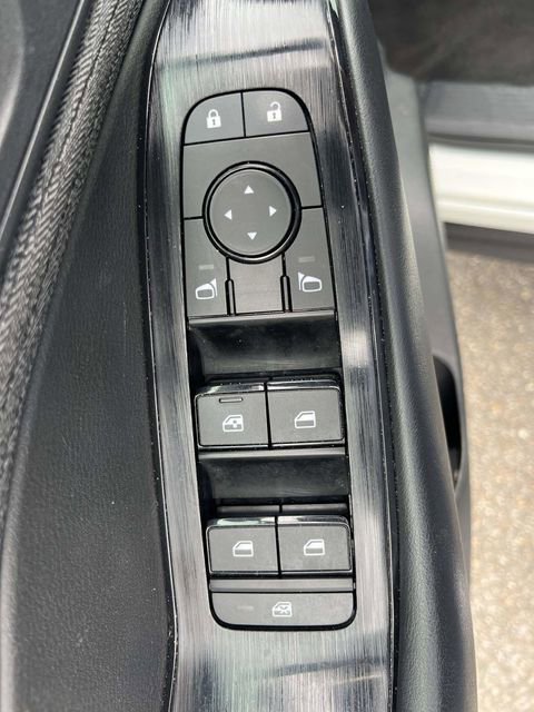 Used 2023 Nissan Rogue S AWD/4WD image 10