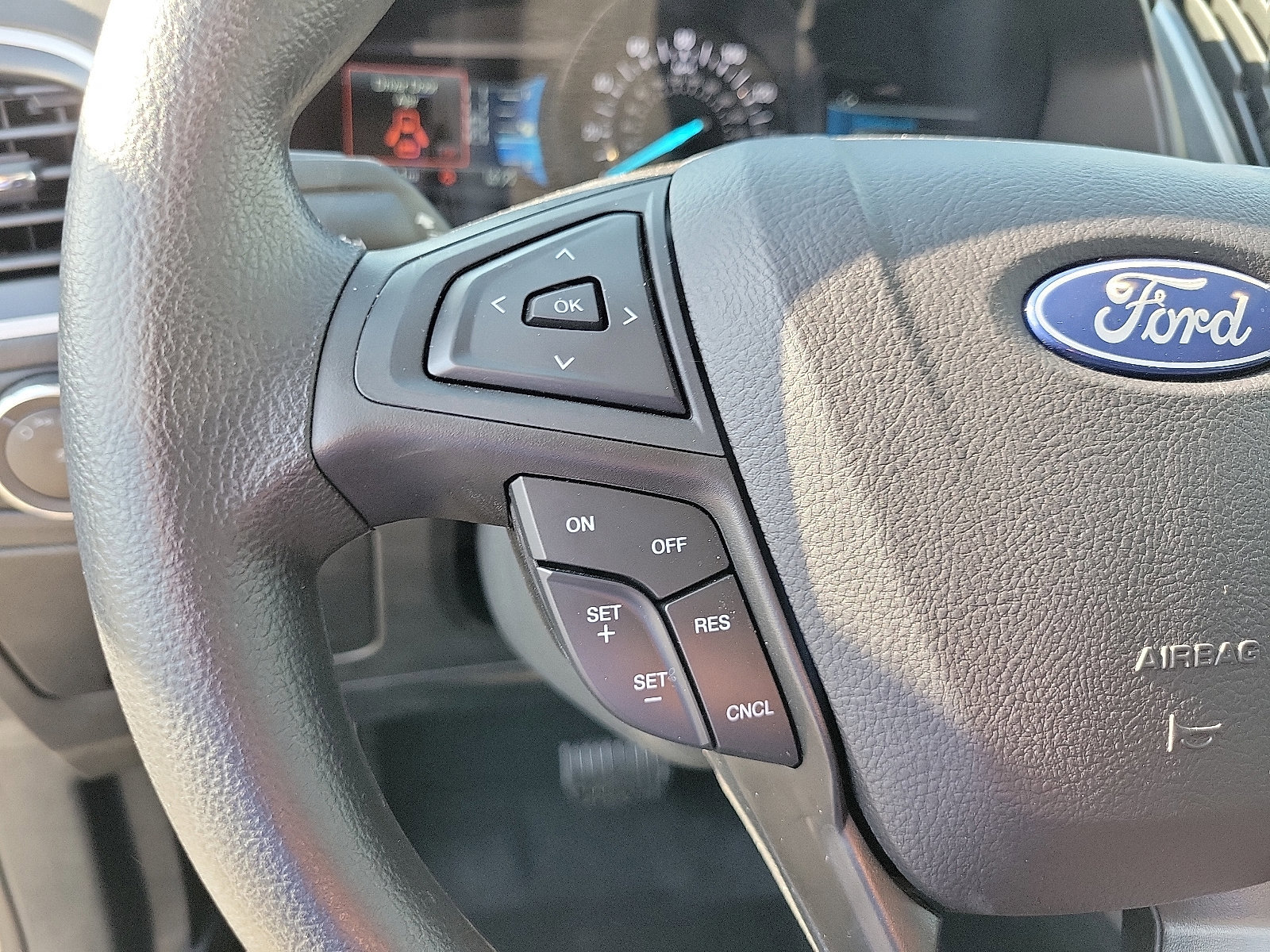 Certified 2024 Ford Edge SE w/ Black Appearance Package image 7