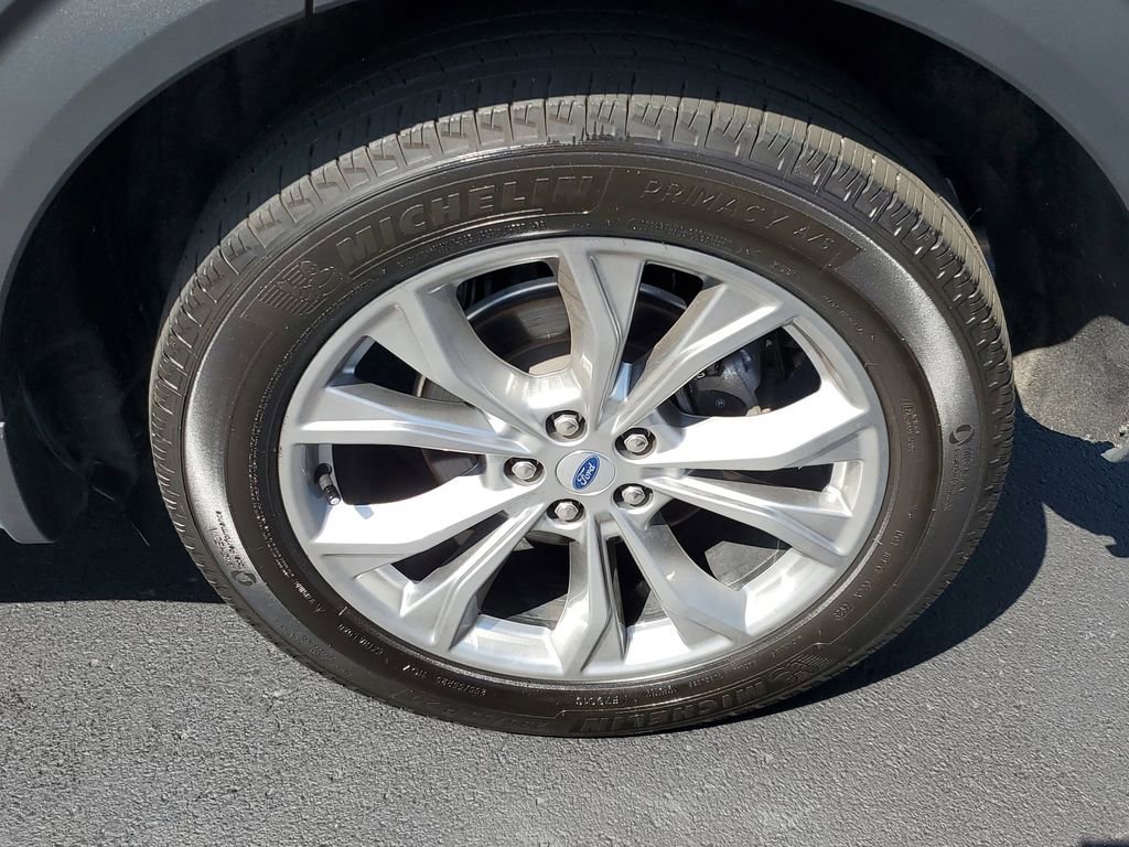 Certified 2023 Ford Explorer XLT w/ Equipment Group 202A image 5