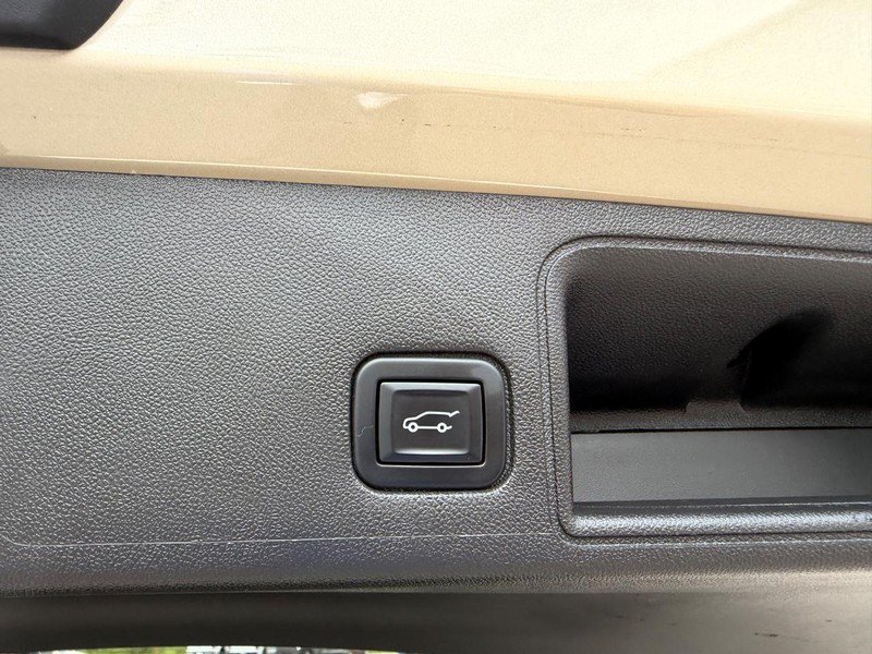 Used 2022 GMC Terrain AT4 w/ Infotainment Package II AWD/4WD image 8