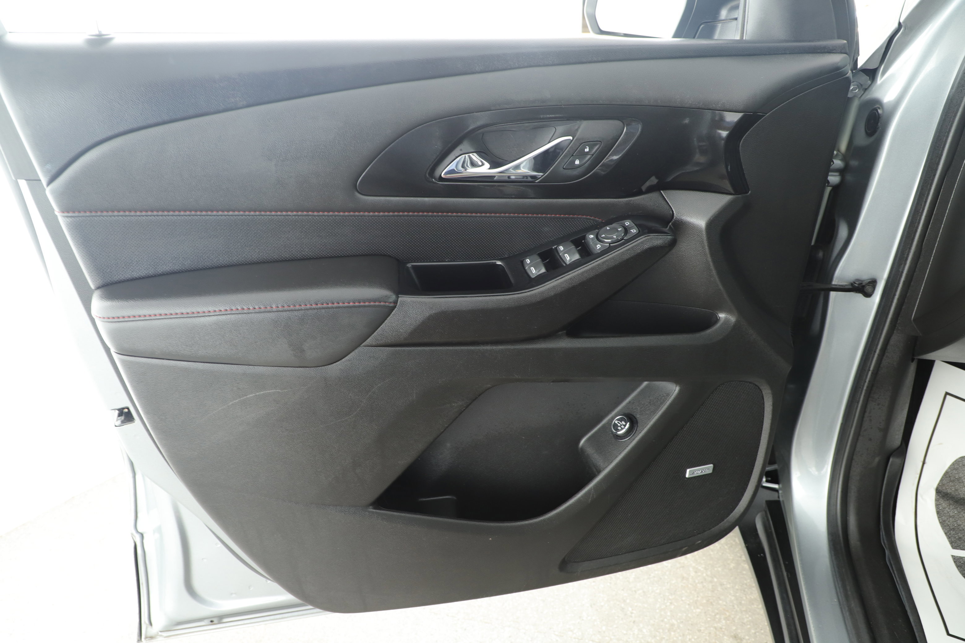 Used 2023 Chevrolet Traverse RS w/ LPO, Floor Liner Package image 9