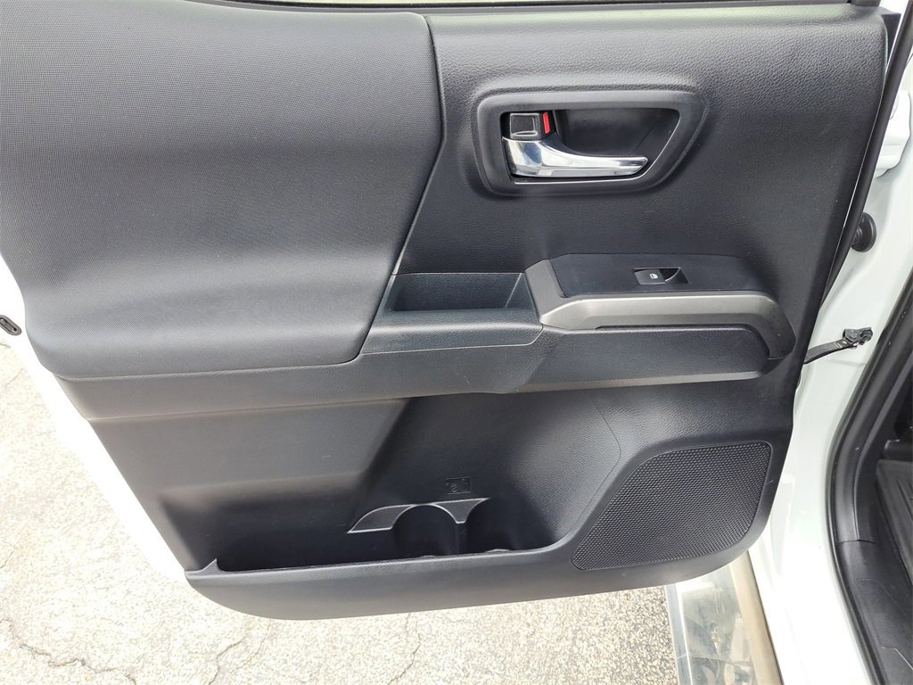 Used 2019 Toyota Tacoma TRD Sport image 9