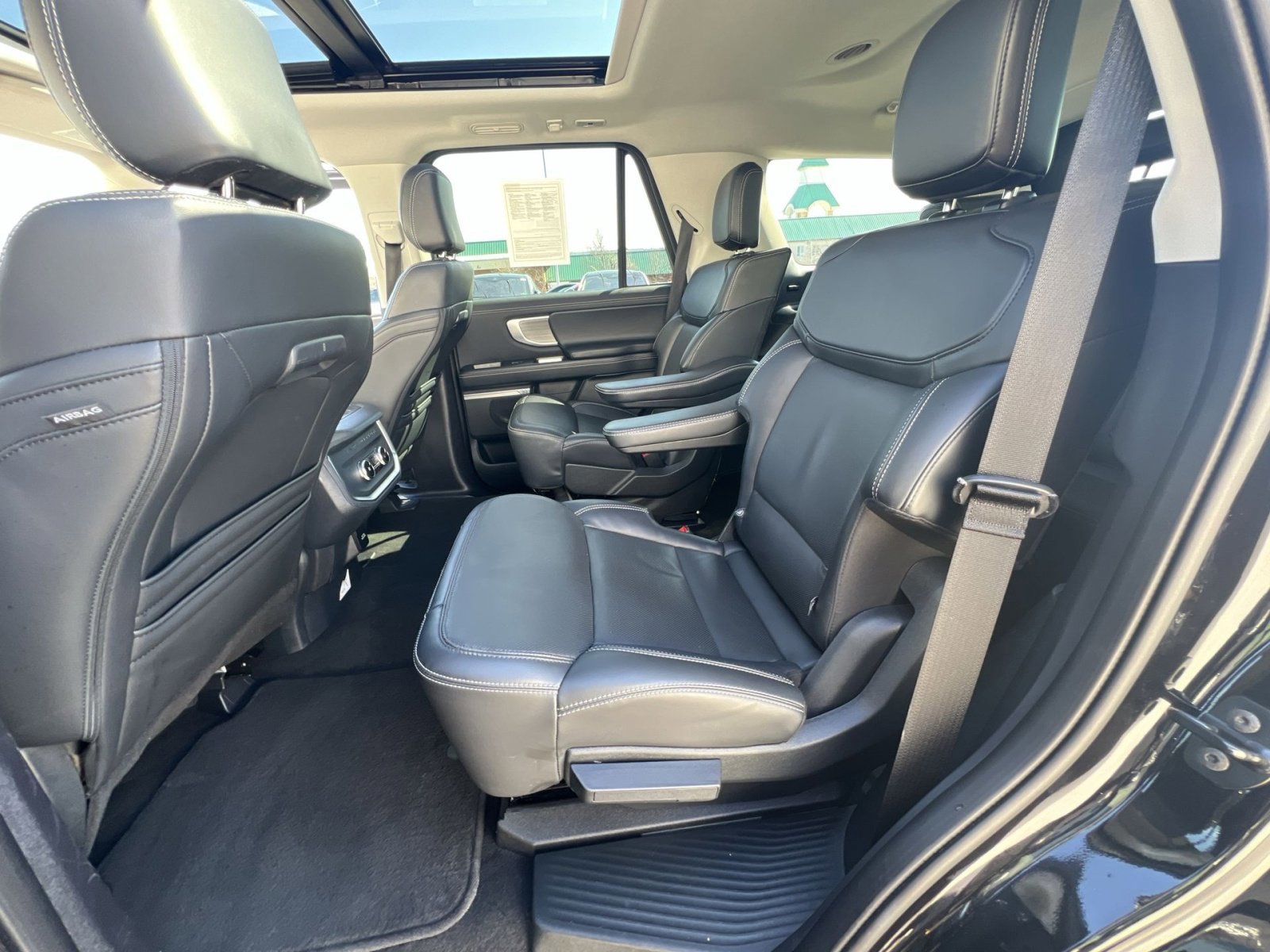 Certified 2025 Ford Expedition Platinum image 25