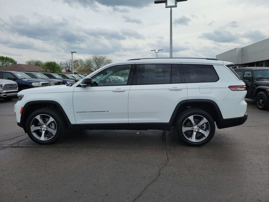 Used 2023 Jeep Grand Cherokee L Limited image 2