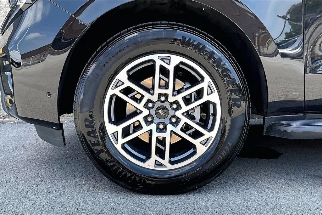 Certified 2025 Ford Expedition Active RWD image 9