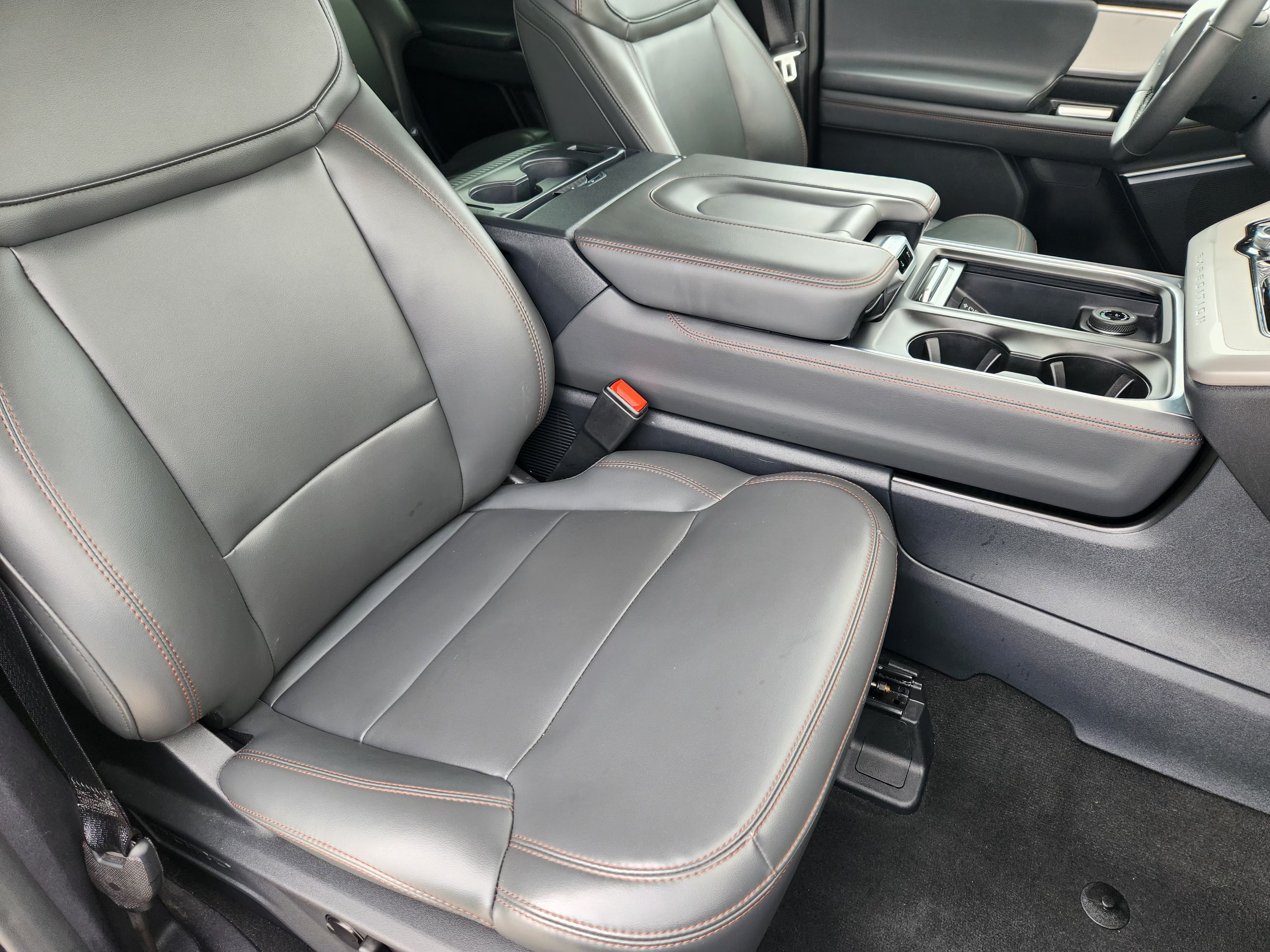 Certified 2025 Ford Expedition Active AWD/4WD image 14