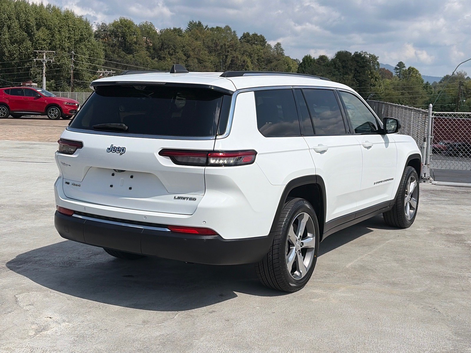 Used 2021 Jeep Grand Cherokee L Limited w/ Luxury Tech Group II AWD/4WD image 3